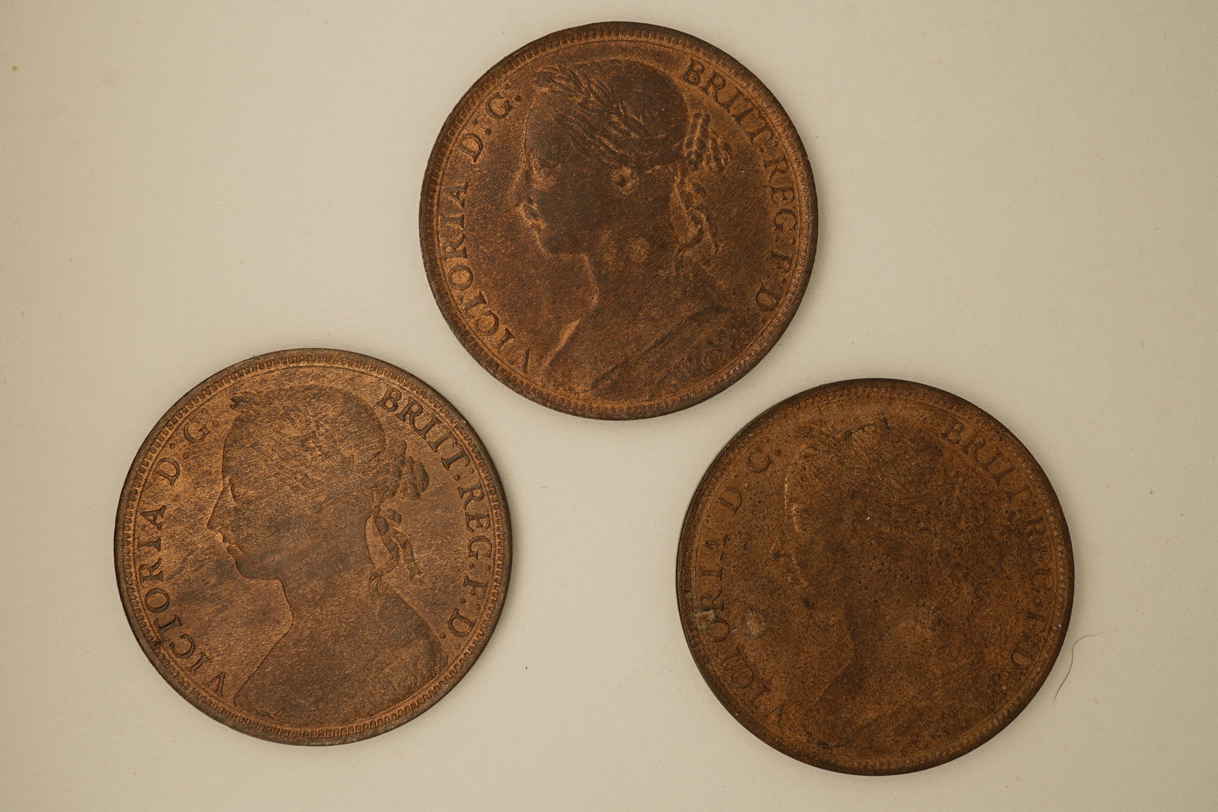British coins, Victoria, three bronze pennies;, 1885, Fr. 121, Gouby dies R/r, EF, toned, some lustre, 1886, Fr. 123, Gouby dies R/r, EF, lustre, 1887, Fr. 125, Gouby dies R/r, EF, lustre.